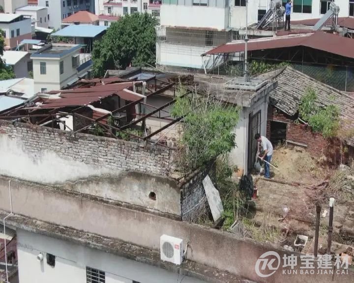 除隱患 提形象 梅州:干群合力齊參與 鐵皮瓦整治在行動(dòng)
