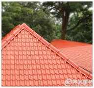 新建房屋頂用樹脂瓦還是彩鋼瓦，選對了就能節(jié)約一兩千元